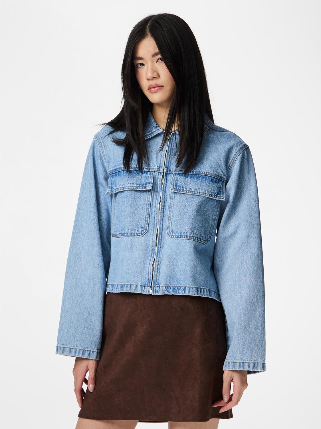 model_shot-front